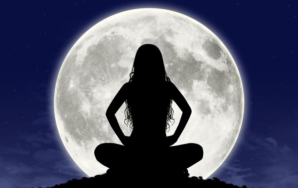 Come influisce la luna sulla crescita dei capelli?