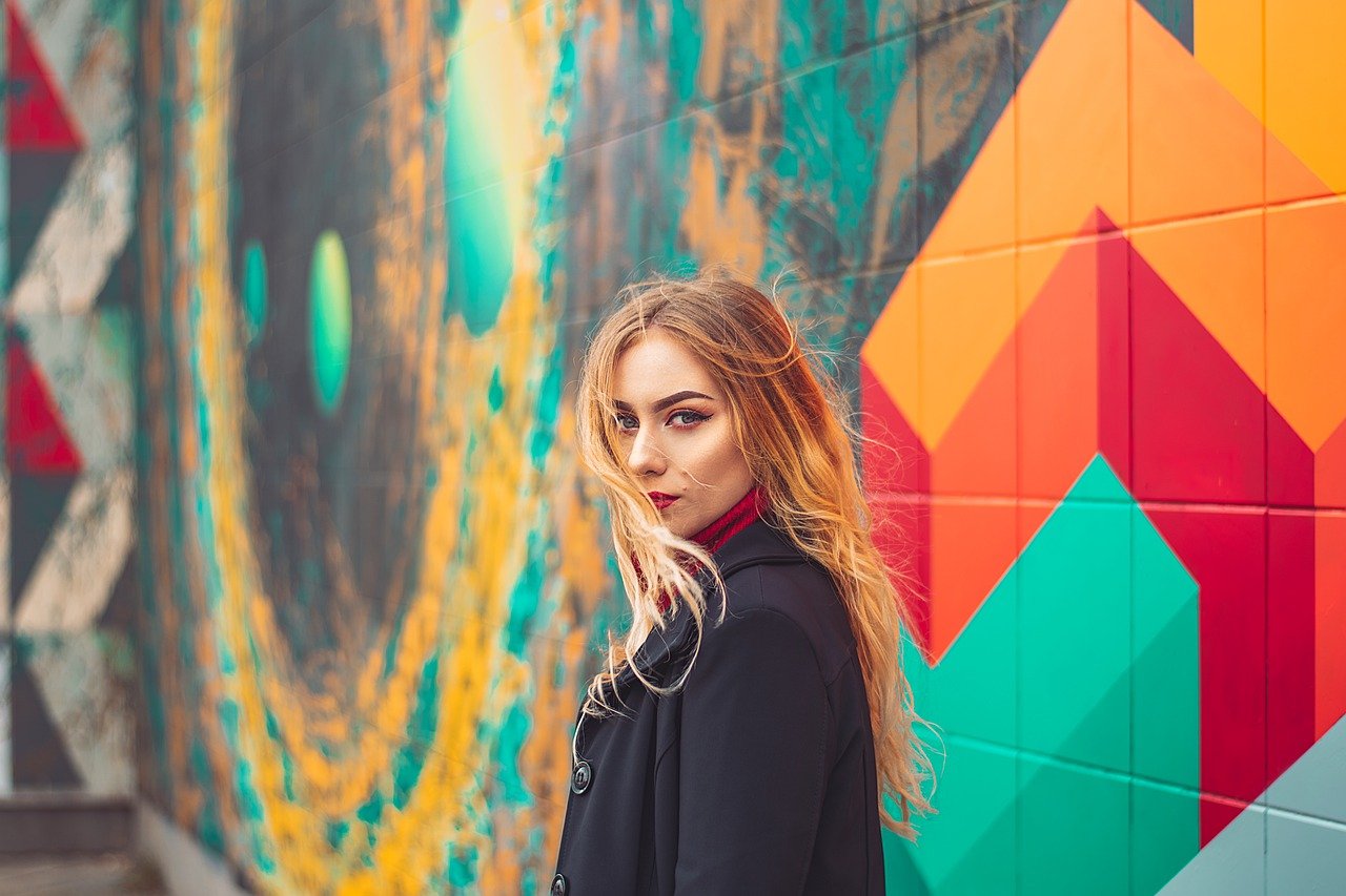 donna capelli sottili